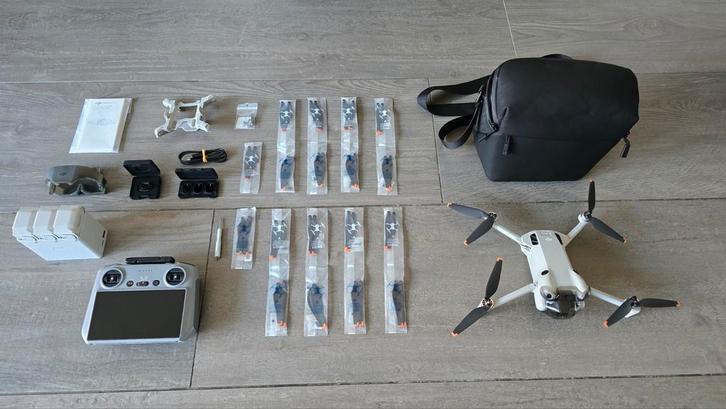 DJI Mini 4 Pro Fly More Combo met vele extra's!, Audio, Tv en Foto, Drones, Zo goed als nieuw, Cameradrone, Topkwaliteit, DJI