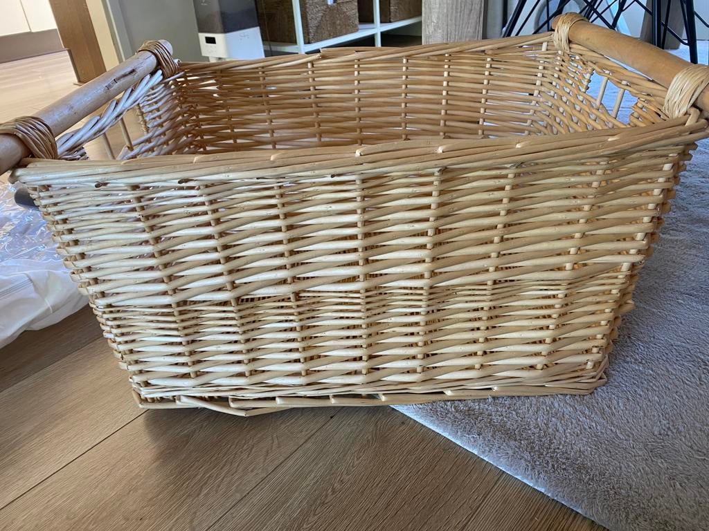 Grote rieten mand, Ophalen, Zo goed als nieuw, Rechthoekig, Riet