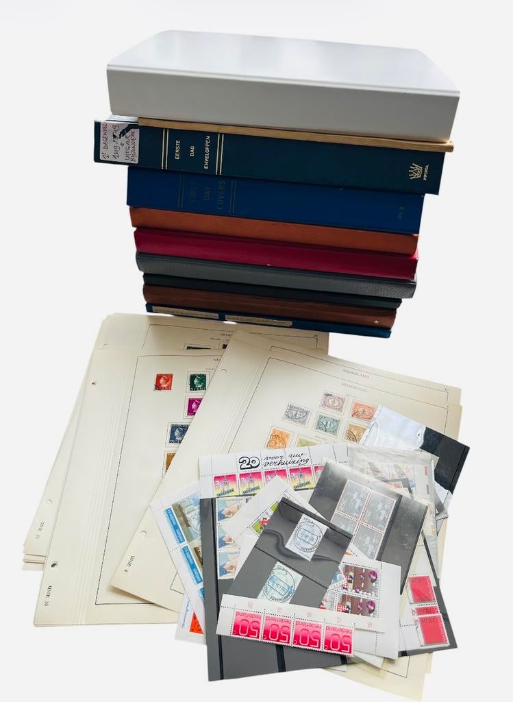 Grote partij postzegels Nederland, 10 Albums + insteekboeken, Verzenden, Nederland en Buitenland