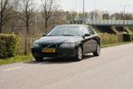 Volvo S60 2.4 140PK 2006 Zwart (APK tot 2 juni 2027), Voorwielaandrijving, Beige, Zwart, 75 €/maand