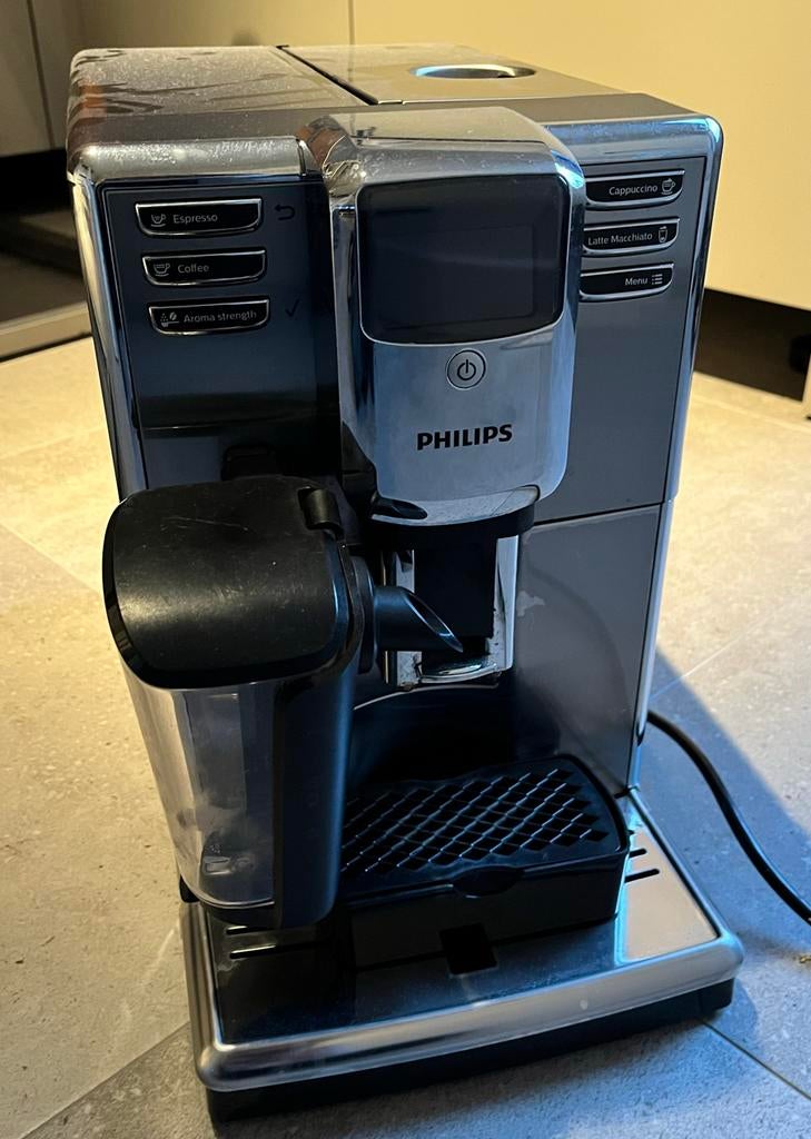 Philips E5335 volautomatische koffiemachine, Witgoed en Apparatuur, Ophalen, Afneembaar waterreservoir, Gebruikt, Koffiemachine