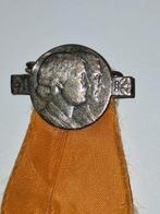 Oud verlovingsspeldje Juliana en Bernhard, Ophalen of Verzenden, Gebruikt, Nederland, Speld(je) of Lepel(tje)