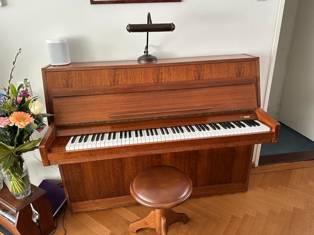 Rippen piano, Muziek en Instrumenten, Ophalen, Zo goed als nieuw, Bruin, Piano