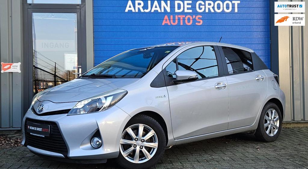 Toyota Yaris 1.5 Full Hybrid Cruise Keyless 100% Dealer onde, Gebruikt, 4 cilinders, Bedrijf, Grijs