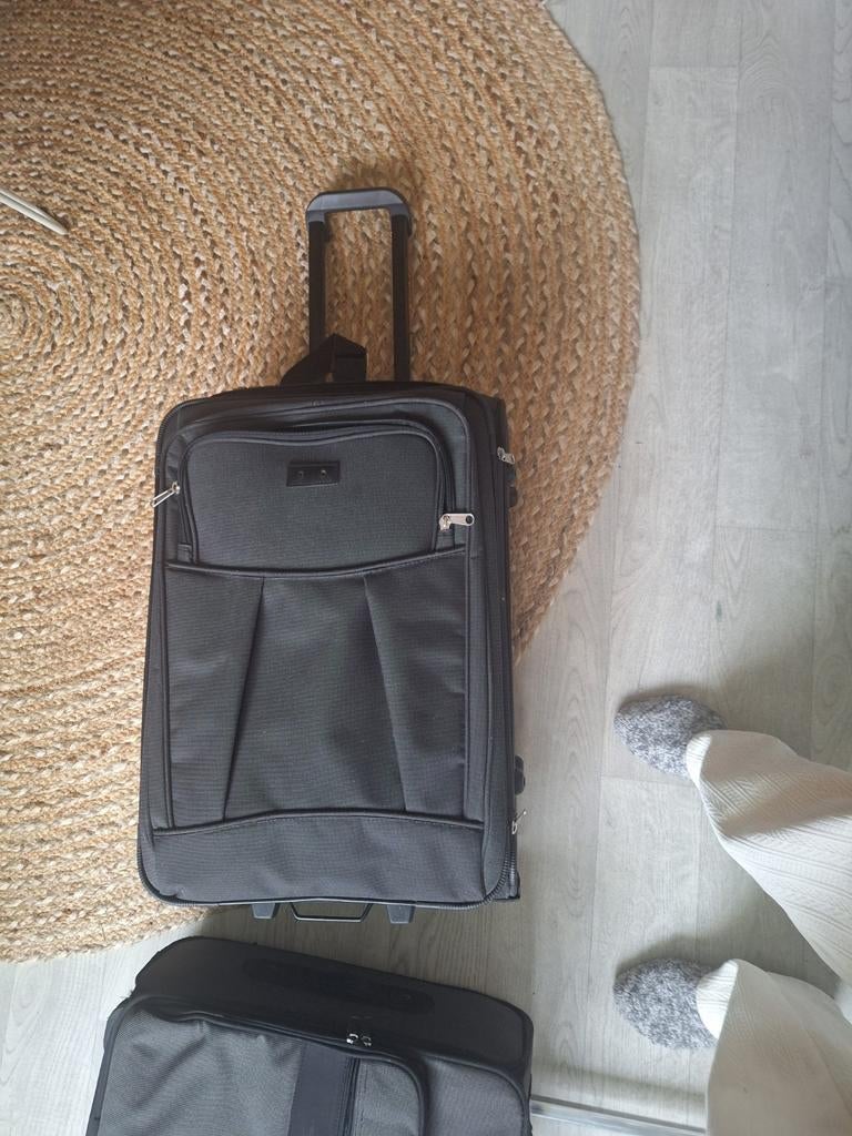 Grote zwarte reiskoffer uitschuifbare handgree, 40 tot 60 cm, Wieltjes, Gebruikt, 20 tot 30 cm