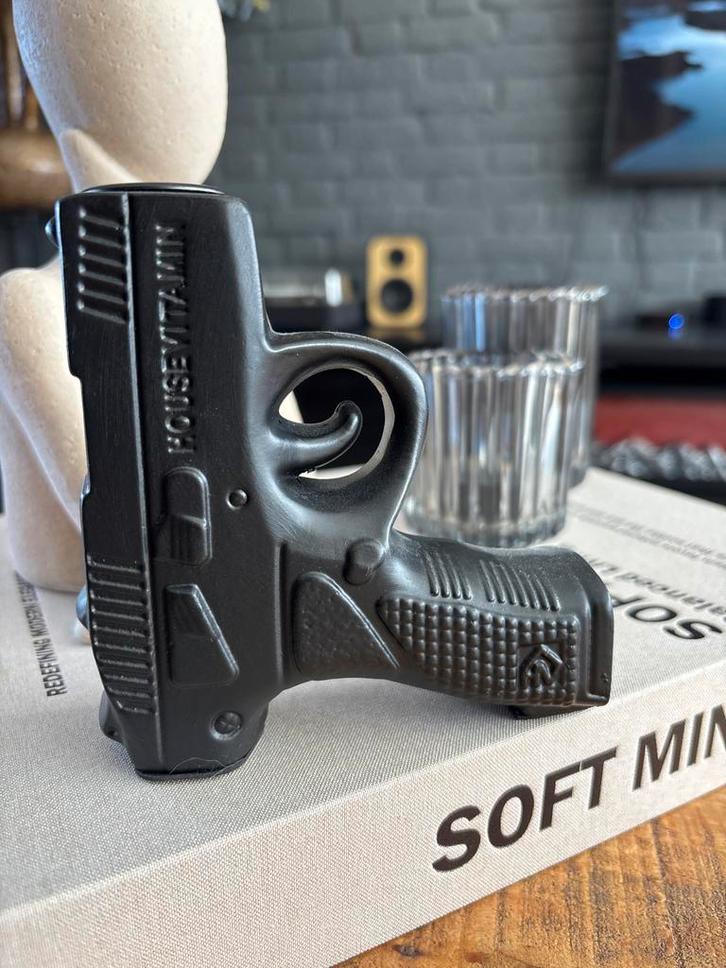 Unieke Kaarshouder in de vorm van een pistool - Dinner Kaars, Huis en Inrichting, Woonaccessoires | Kandelaars en Kaarsen, Zo goed als nieuw