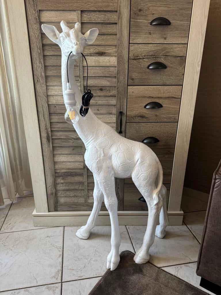 giraffe lamp (wit) 1,17hoog 60breed 33diep/Nieuw!, Huis en Inrichting, Lampen | Vloerlampen, Ophalen, Woondecoratie eindhoven