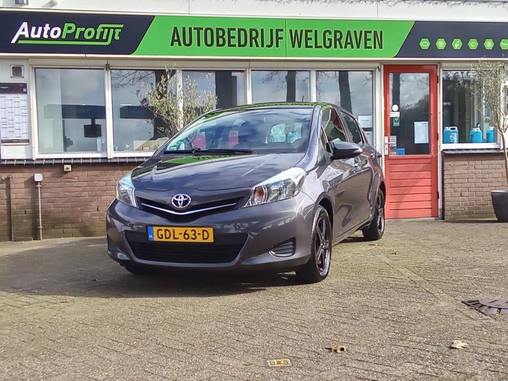 Toyota Yaris 1.3 VVT-i Dynamic, Voorwielaandrijving, Euro 5, Stof, Gebruikt