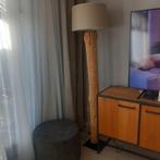 Boomstam staande lamp 2 stuks, Ophalen of Verzenden, Zo goed als nieuw, Hout, 200 cm of meer