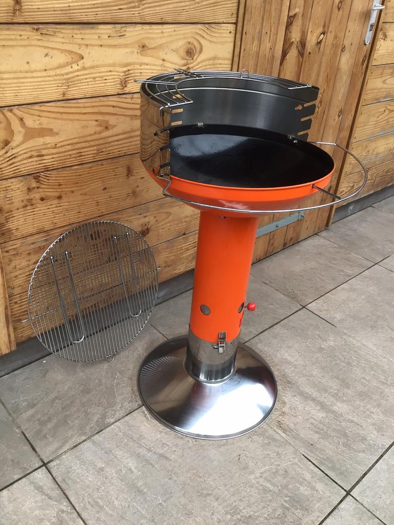 BARBECOOK retro oranje kleurige houtskool barbecue z.g.a.n., Ophalen, Zo goed als nieuw