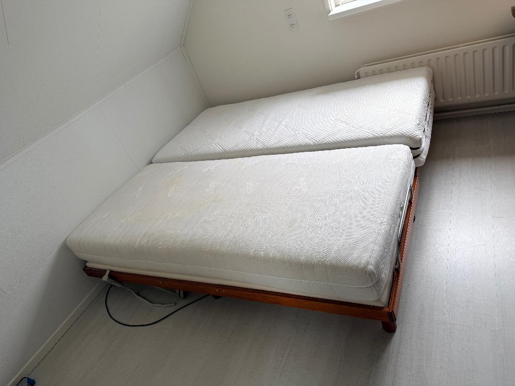 2 elektrisch verstelbare boxsprings, Ophalen, Gebruikt, 90 cm, 200 cm