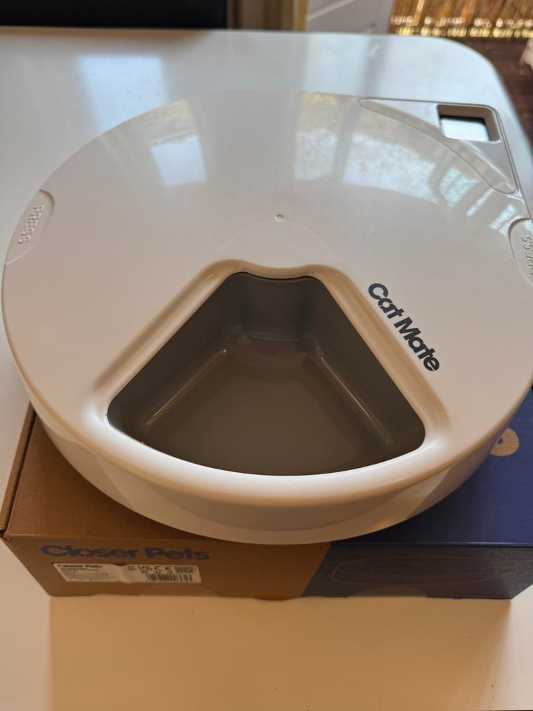 Cat mate - Automatic Pet Feeder Closer Pets, Dieren en Toebehoren, Ophalen of Verzenden, Zo goed als nieuw