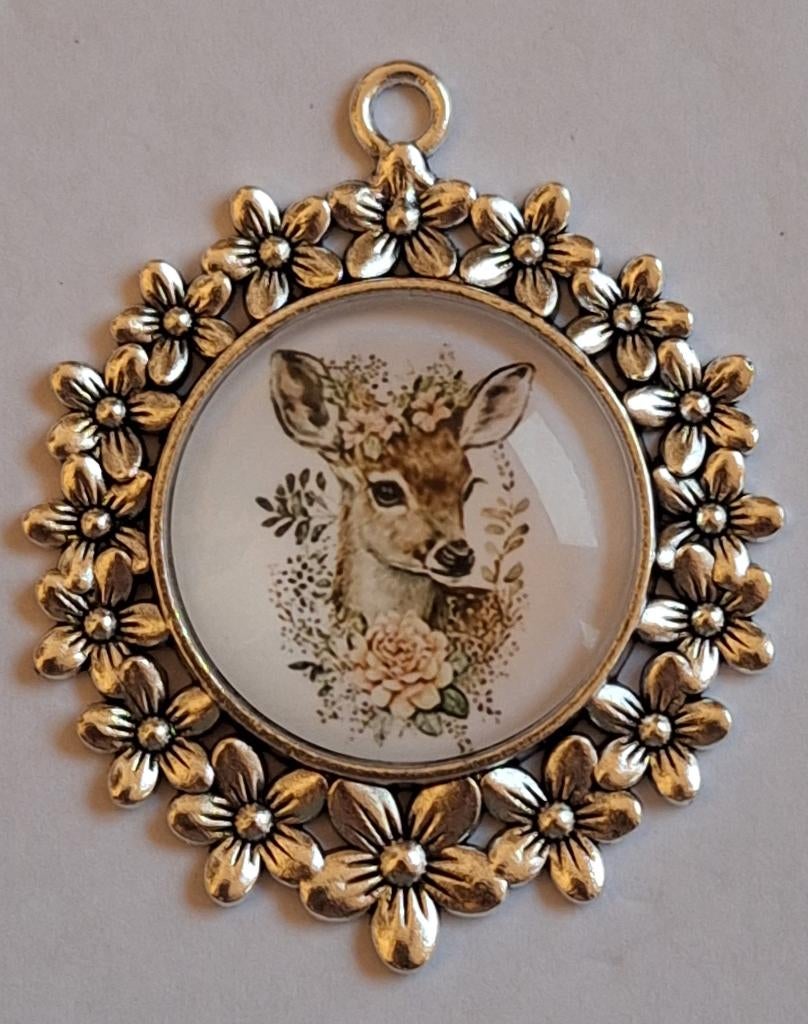 Hertje hert bambi bloemenkrans kettinghanger hanger, Overige materialen, Nieuw, Ophalen of Verzenden, Zilver