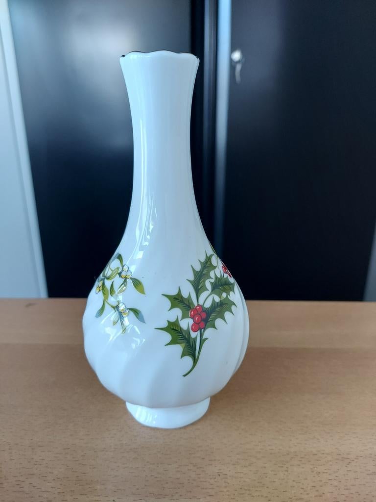 Royal Kendal Kerst Vaasje - Fijn Bone China 1985, Ophalen of Verzenden