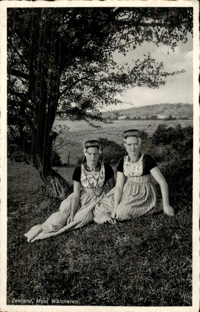Walcheren - Vrouwen - Klederdracht, Ophalen of Verzenden, 1920 tot 1940, Gelopen, Zeeland