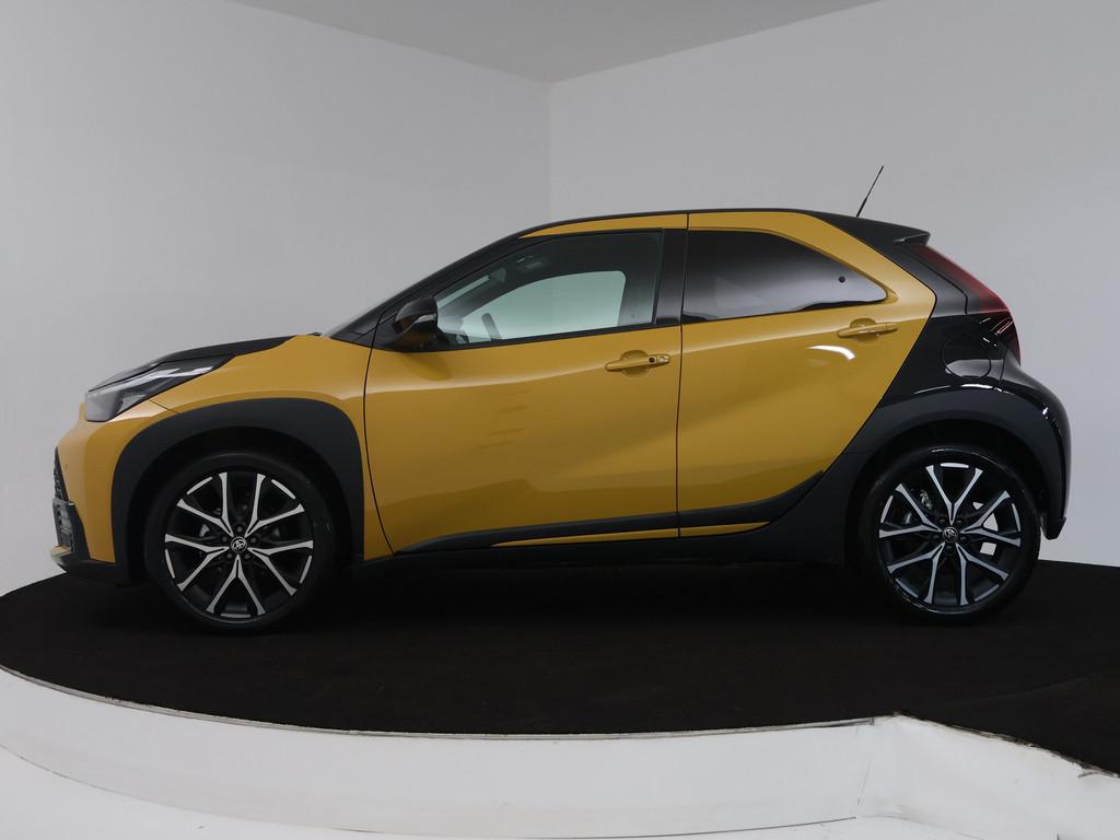 Toyota Aygo X Hybrid 115 GR Sport | Navigatie | PDC | Verwar, 12 maanden, Overige kleuren, 4 stoelen, 26 km/l