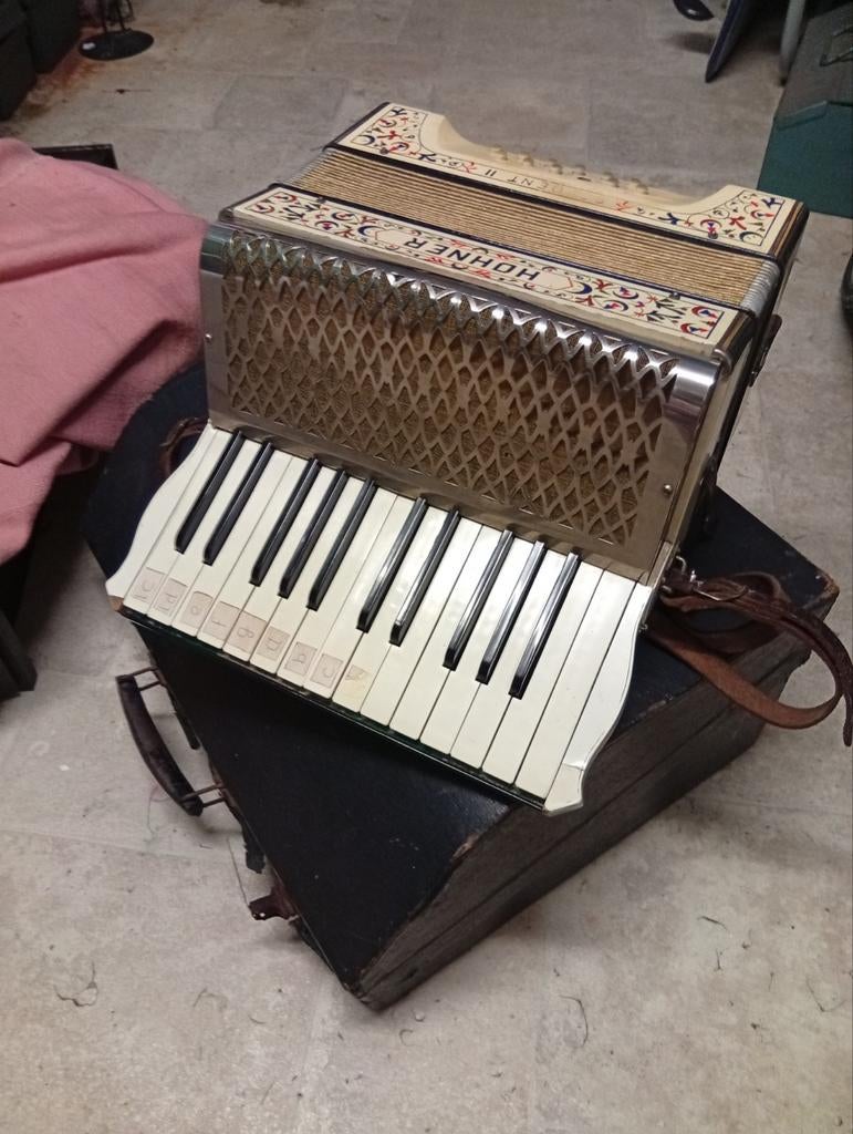 Vintage Hohner  Student ll Accordeon - met koffer, Met koffer, Hohner, 48-bas, Gebruikt