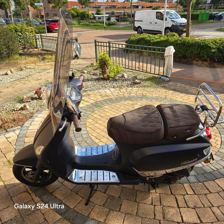 Scooter, Fietsen en Brommers, Snorfietsen en Snorscooters, Zo goed als nieuw, Overige merken, Benzine, Ophalen