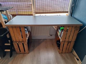 Bureau 140  60 beschikbaar voor biedingen