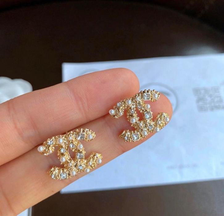 Gouden CC Oorbellen met Strass, Sieraden, Tassen en Uiterlijk, Oorbellen, Nieuw, Knopjes of Stekers, Goud, Met edelsteen, Ophalen of Verzenden