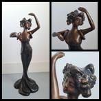 Brons, sculptuur van een elegante dame 40 cm hoog, Ophalen of Verzenden