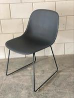Muuto stoelen, 2 stuks, donkergrijs, Ophalen, Kunststof, Twee, Zo goed als nieuw