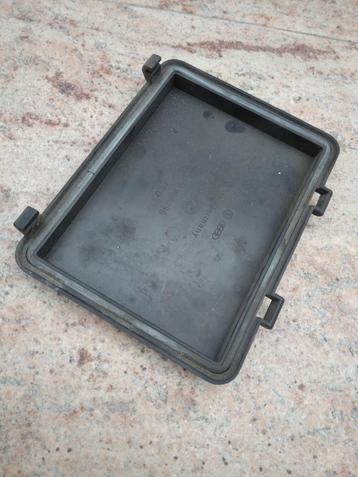 VW T3 Relais Afdekkap 251906296 en Handremafdekkap beschikbaar voor biedingen