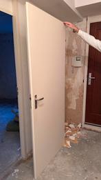 Witte tussendeur zonder scharnieren, Doe-het-zelf en Verbouw, Deuren en Horren, Ophalen, Gebruikt, Binnendeur, 200 tot 215 cm