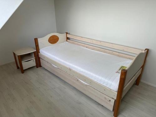 Disney bed met extra onderbed en nachtkastje, Huis en Inrichting, Slaapkamer | Bedden, Gebruikt, Eenpersoons, 90 cm, 200 cm, Hout