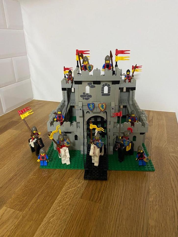 Lego kasteel Nr. 6080 + Ridders lego Set 6022 en 6030, Kinderen en Baby's, Speelgoed | Duplo en Lego, Gebruikt, Lego, Complete set