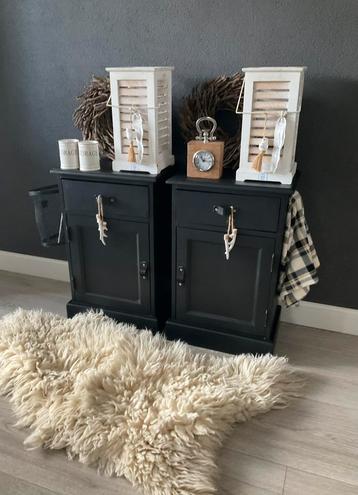 Nachtkastjes Black & Wood & Tuigleer Kastjes beschikbaar voor biedingen