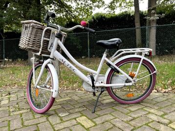 Wit/roze meisjesfiets 22 inch – met mand beschikbaar voor biedingen