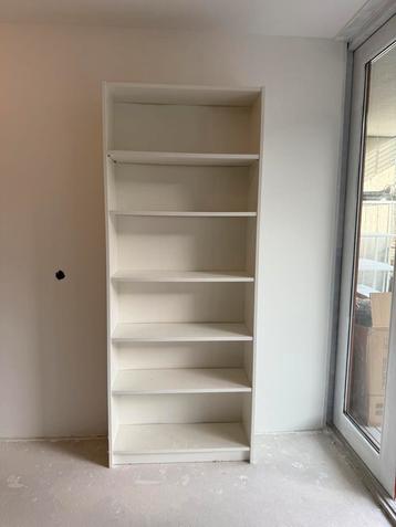 Witte kast met 6 Planken beschikbaar voor biedingen