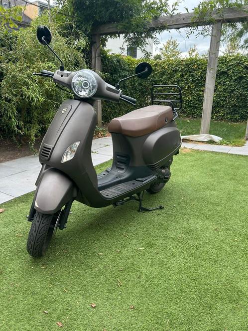 Bruine Riva met weinig km’s (blauw kenteken), Fietsen en Brommers, Snorfietsen en Snorscooters, Gebruikt, Overige merken, Benzine
