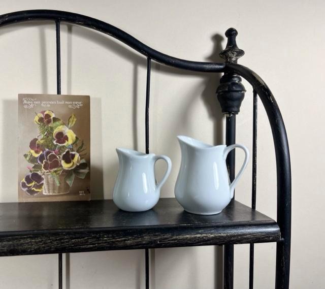 Set Franse melkkannetjes wit porselein, Huis en Inrichting, Keuken | Servies, Zo goed als nieuw, Overige typen, Overige stijlen