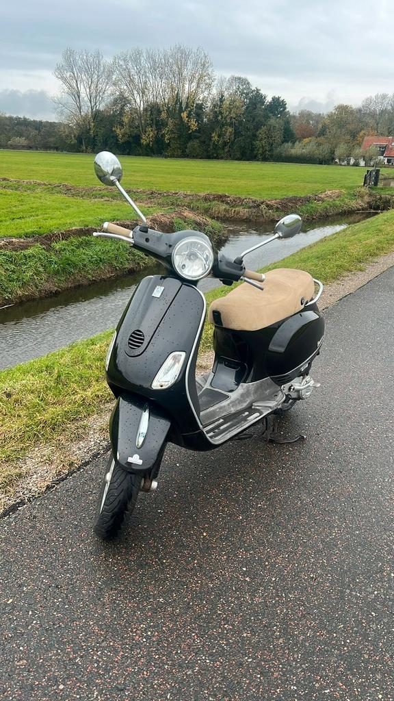 Vespa lx50 4t brom geel kenteken, Fietsen en Brommers, Scooters | Vespa, Gebruikt, Vespa LX, Maximaal 45 km/u, Benzine, Ophalen