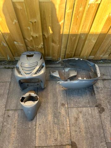 Piaggio Zip kappenset nardo grey beschikbaar voor biedingen