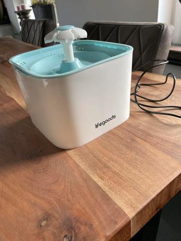 Lifegoods waterfontijn voor katten. beschikbaar voor biedingen
