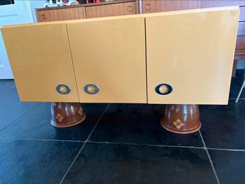 Leuke retro wandkast / dressoir / TV meubel bovenkast, geel beschikbaar voor biedingen