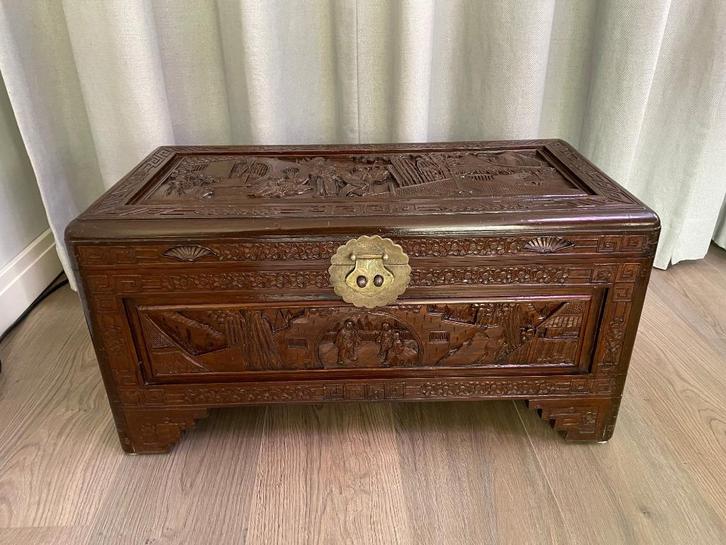 Zeer mooie decoratieve Aziatische handgesneden kamferkist, Huis en Inrichting, Woonaccessoires | Kisten, Gebruikt, Minder dan 50 cm