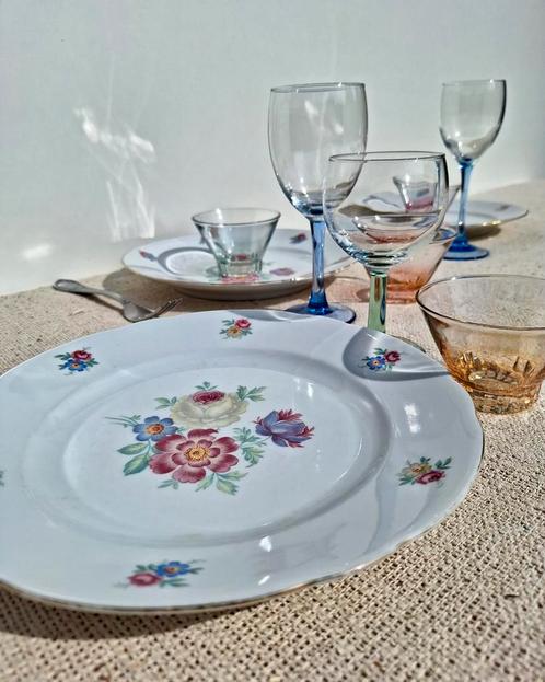 Vintage bloemborden diner groot vrolijk, Huis en Inrichting, Keuken | Servies, Zo goed als nieuw, Bord(en), Overige stijlen, Ophalen of Verzenden