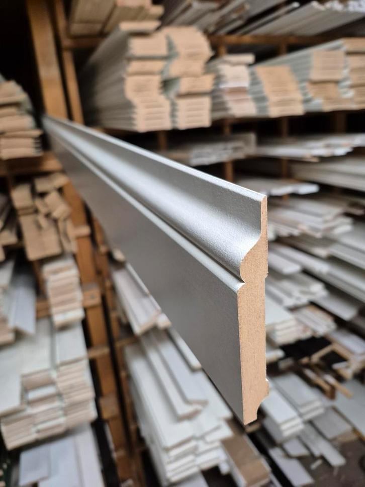 16x120mm plint 240cm lang ral9010 gegrond sier plint, Doe-het-zelf en Verbouw, Plinten en Afwerking, Nieuw, Plinten, Mdf, 200 tot 250 cm