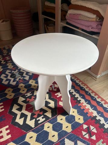 Bijzettafel  beschikbaar voor biedingen