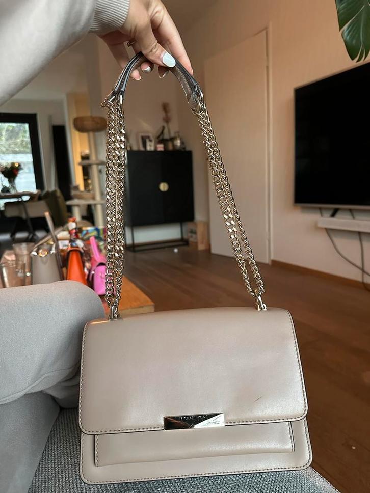 Michael Kors Claire Tas, Sieraden, Tassen en Uiterlijk, Tassen | Damestassen, Zo goed als nieuw, Handtas, Beige, Ophalen of Verzenden