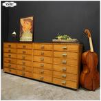 Gave vintage kast met natuurstenen blad Dressoir Ladekast, Huis en Inrichting, Kasten | Dressoirs, Ophalen, Gebruikt, Vintage Officestijl