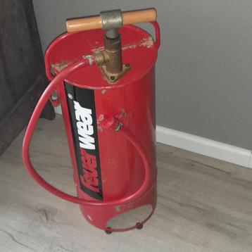 Duitse brandblusser Fuerwear  beschikbaar voor biedingen