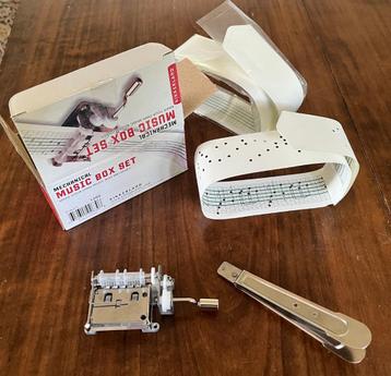 Music Box set, maak je eigen muziekdoosmelodieën beschikbaar voor biedingen