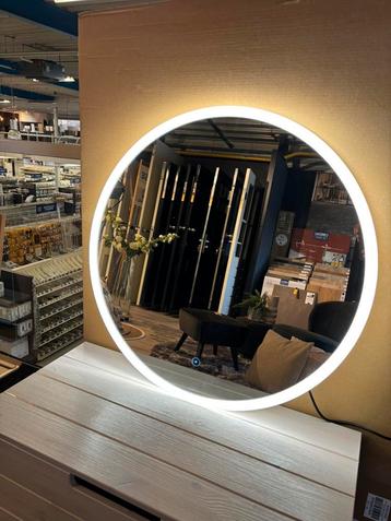 Spiegel met verlichting rond 70 cm beschikbaar voor biedingen