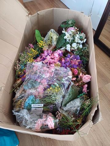 Mega doos Nep bloemen  beschikbaar voor biedingen