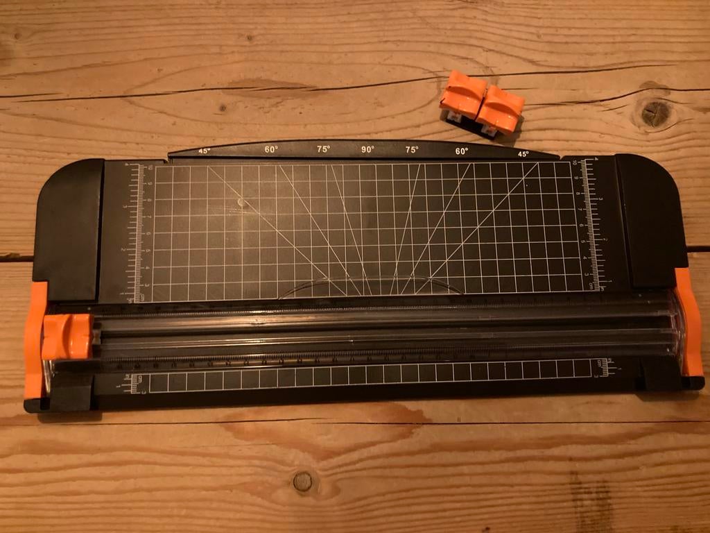 Papiersnijmachine kunststof, Ophalen of Verzenden, Gebruikt, Gereedschap of Toebehoren